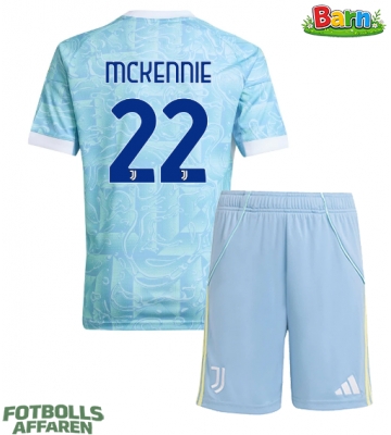 Juventus Weston McKennie #22 Bortaställ Barn 2025-26 Kortärmad (+ Korta byxor)